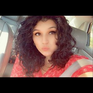 Meet your Posher, Cassandra